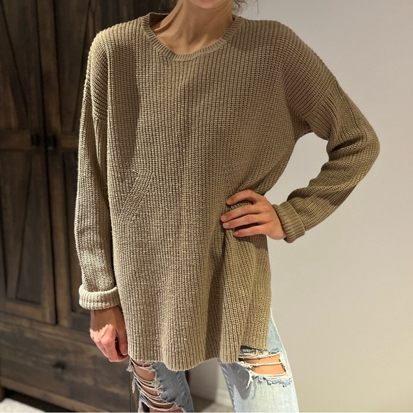 Over sized Knitted Cozy Sweater For Sale! - Picture 2 of 9